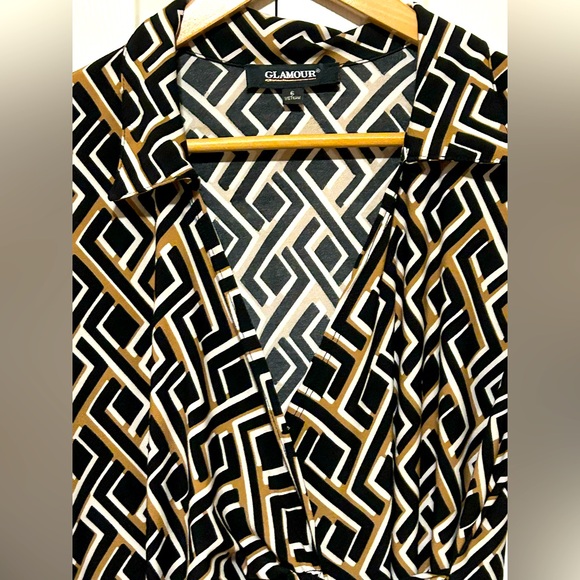 Glamour Black and gold petite Geometric Dress - Picture 7 of 9
